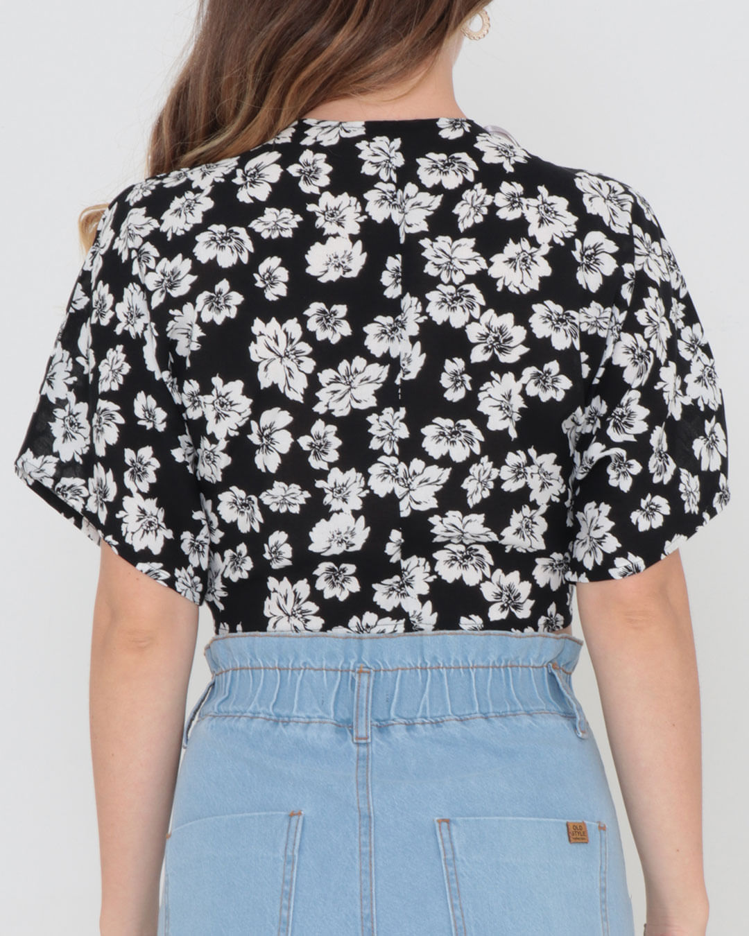 Top-8150re-Mc-Cropped-Plano-Estampado---Preto-Floral