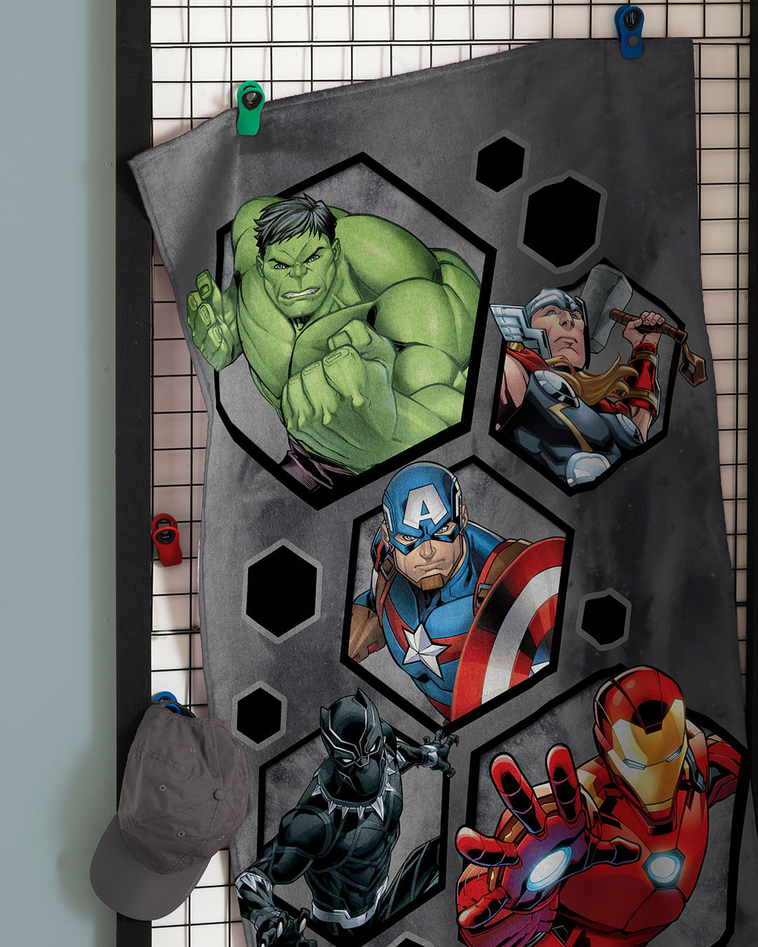 Toalha-Bh-Veludo---70x130-Avengers-Verme---Cinza-Medio