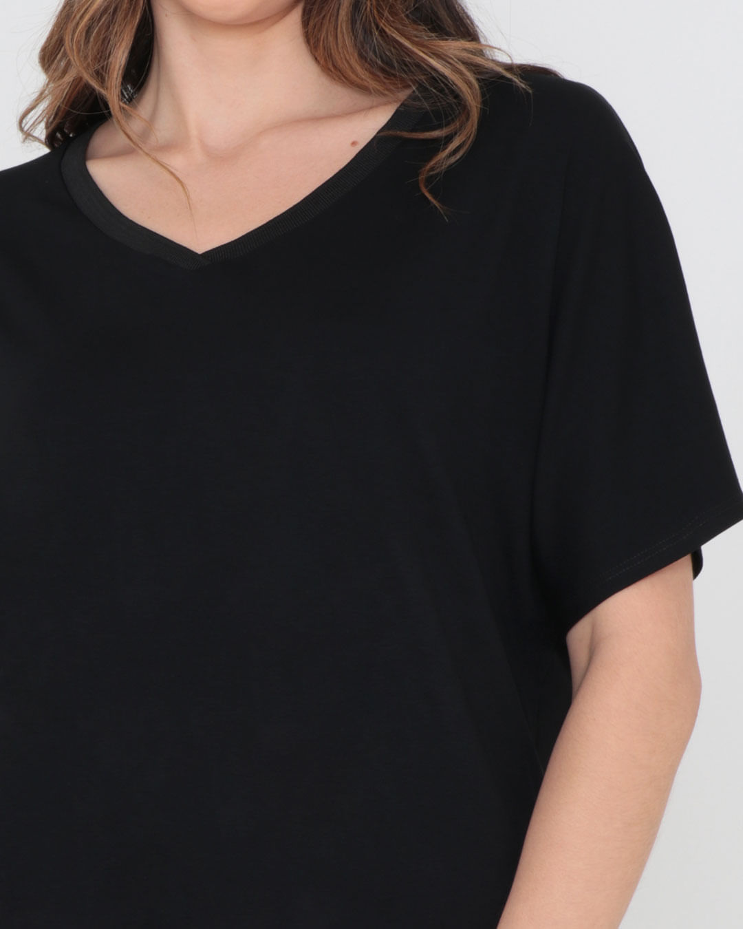 Blusa-Wt522--Gola-V-Retilinea---Preto