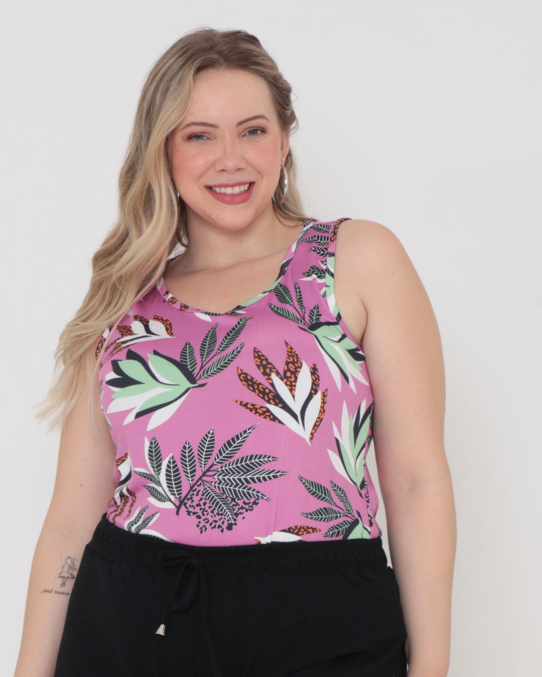 Regata Feminina Plus Size Floral Rosa Claro