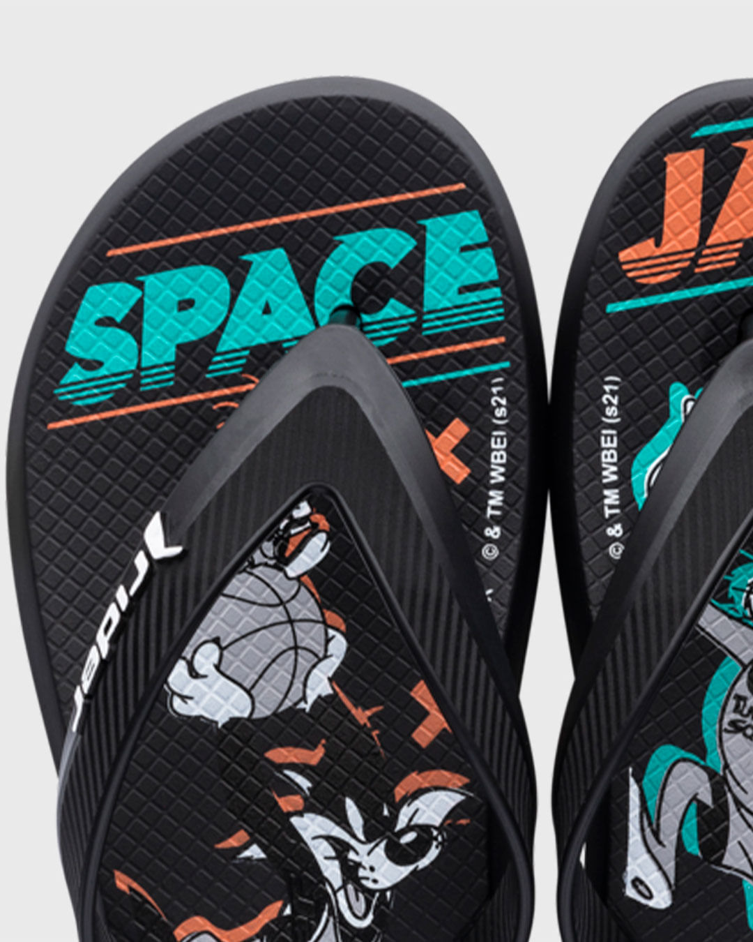 Chi-Info-11939-21020-Preto-Spacejam---Preto