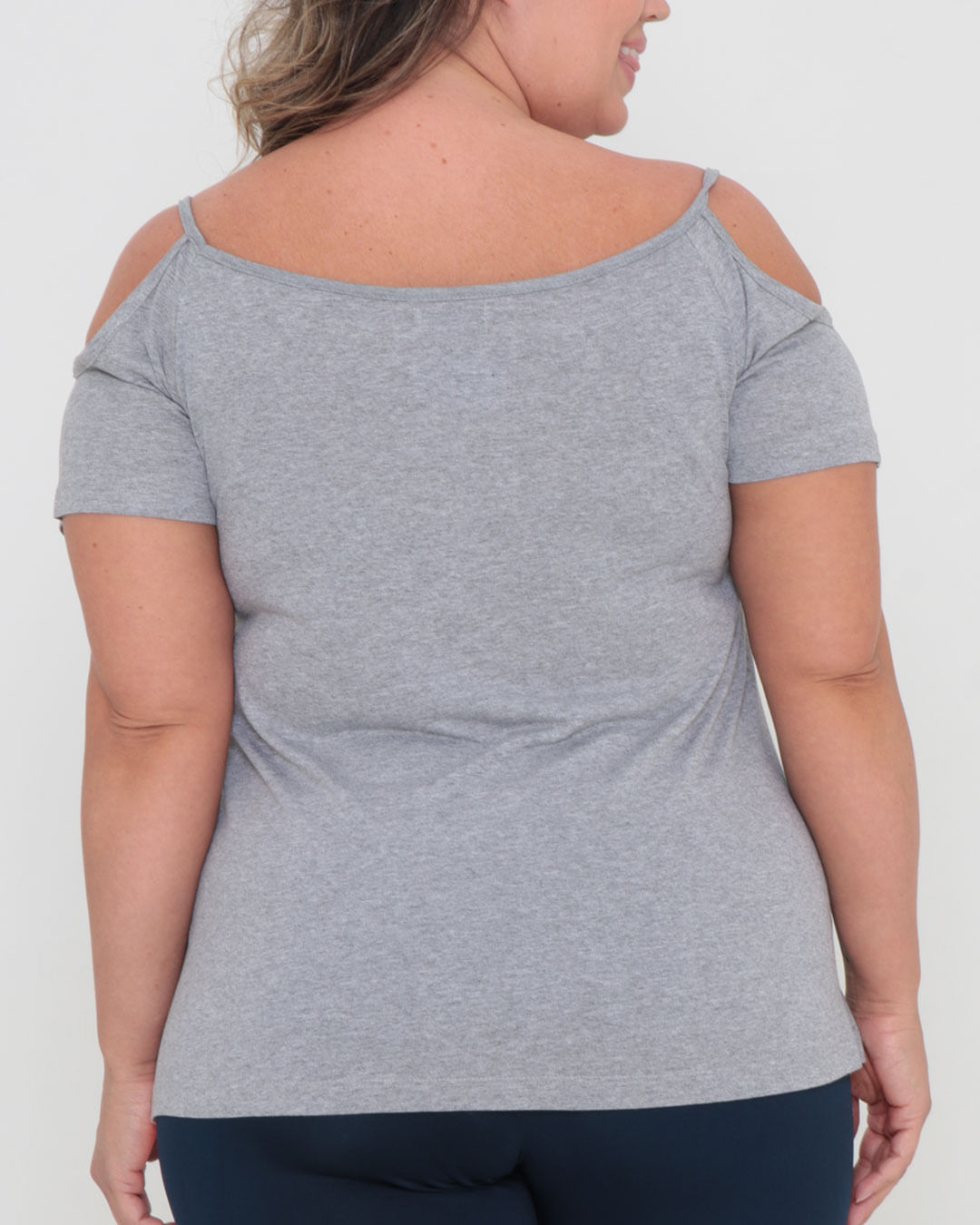 Blusa-22659-Ombro-Vazado-Plus---Cinza-Claro
