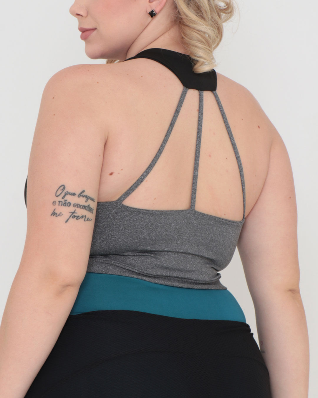 Top-T0015-Plus-Cdetalhes-Nas-Costas---Preto