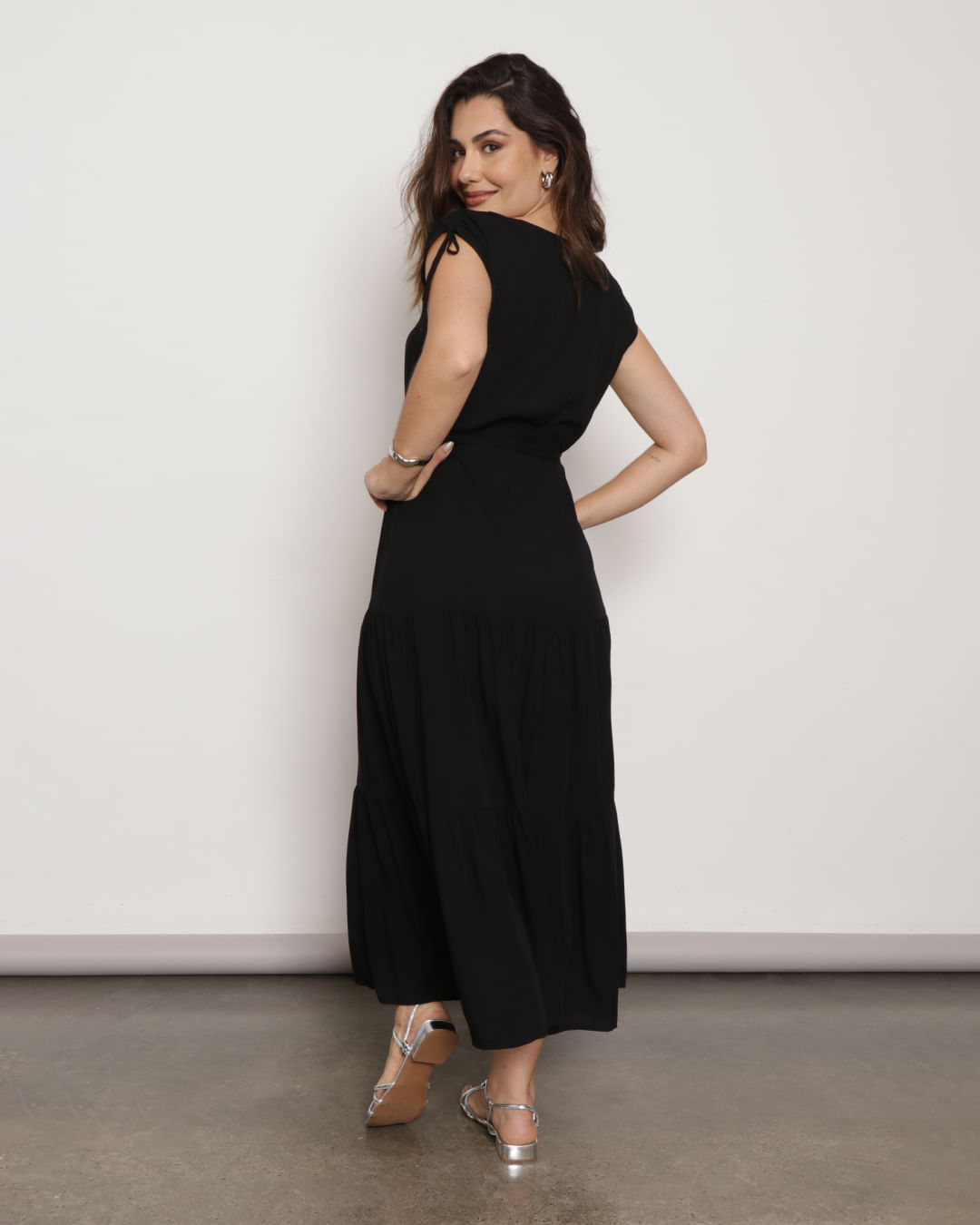Vestido-230627-Longo-C-Babados---Preto