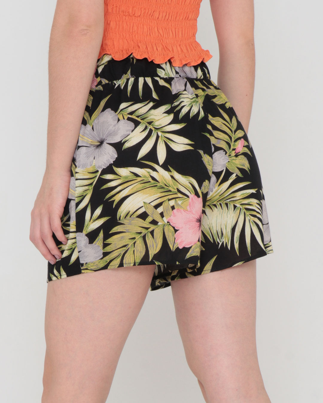 Short-9578-Estampado-C-Bolso---Preto-Floral