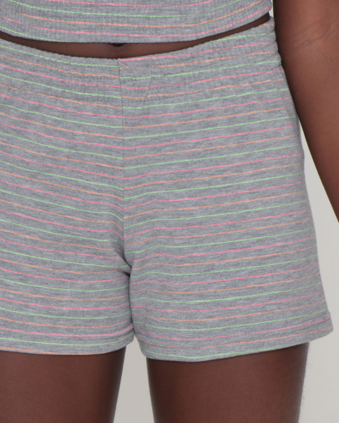 Shorts-40166-Listrada-Fem-48---Cinza-Claro