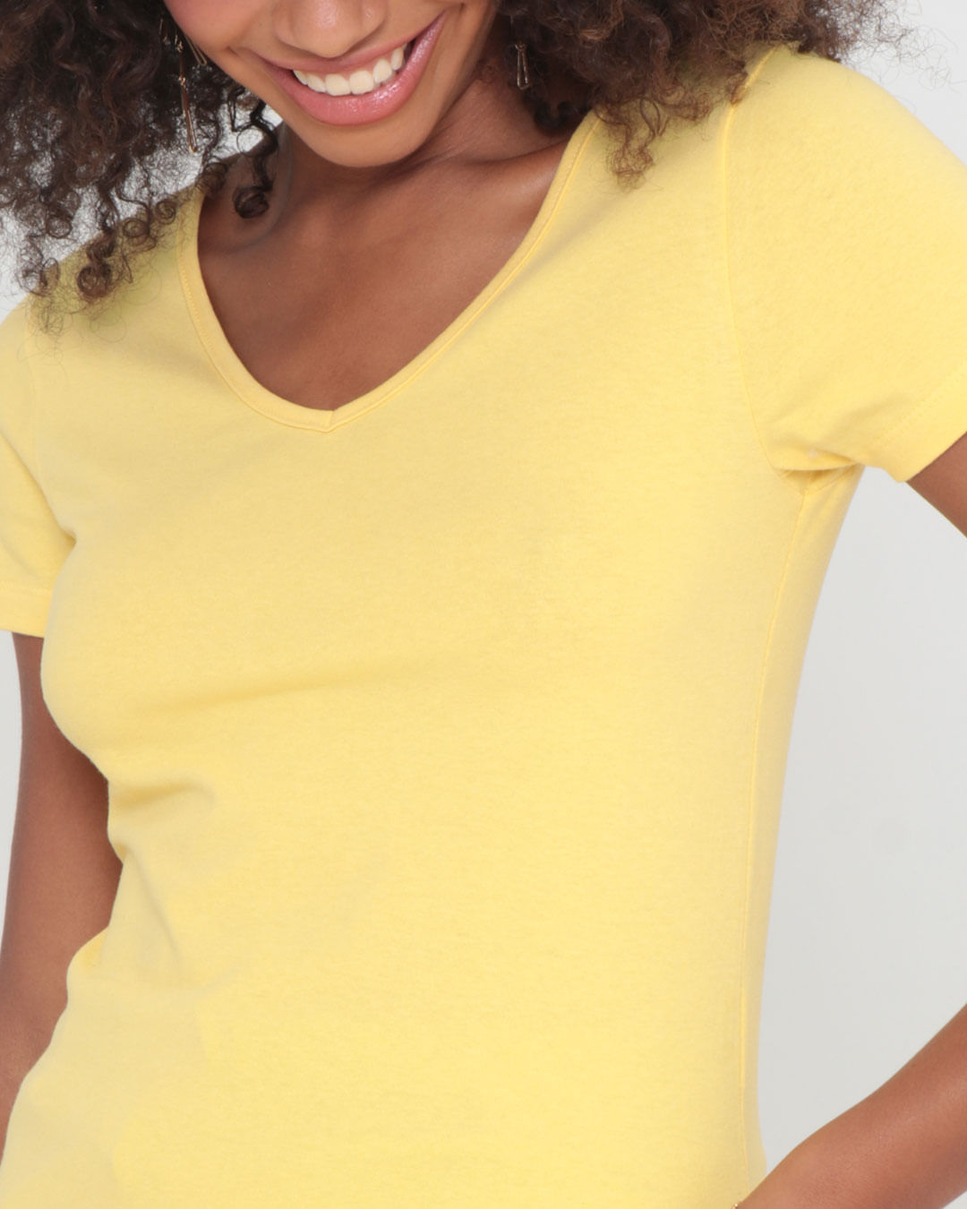 Blusa-22413-Gola-V-Amarelo---Amarelo-Medio