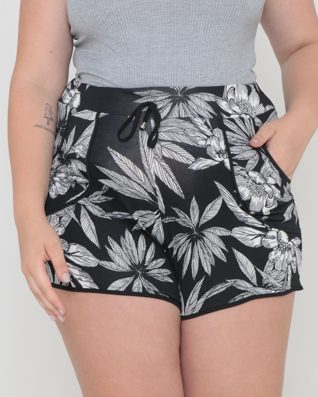 Short-375841-Estampado---Preto-Floral