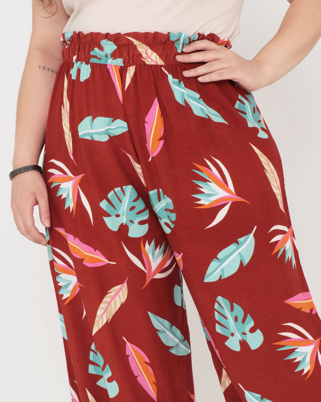 Calca-8346pe-Pantalona---Marrom-Floral