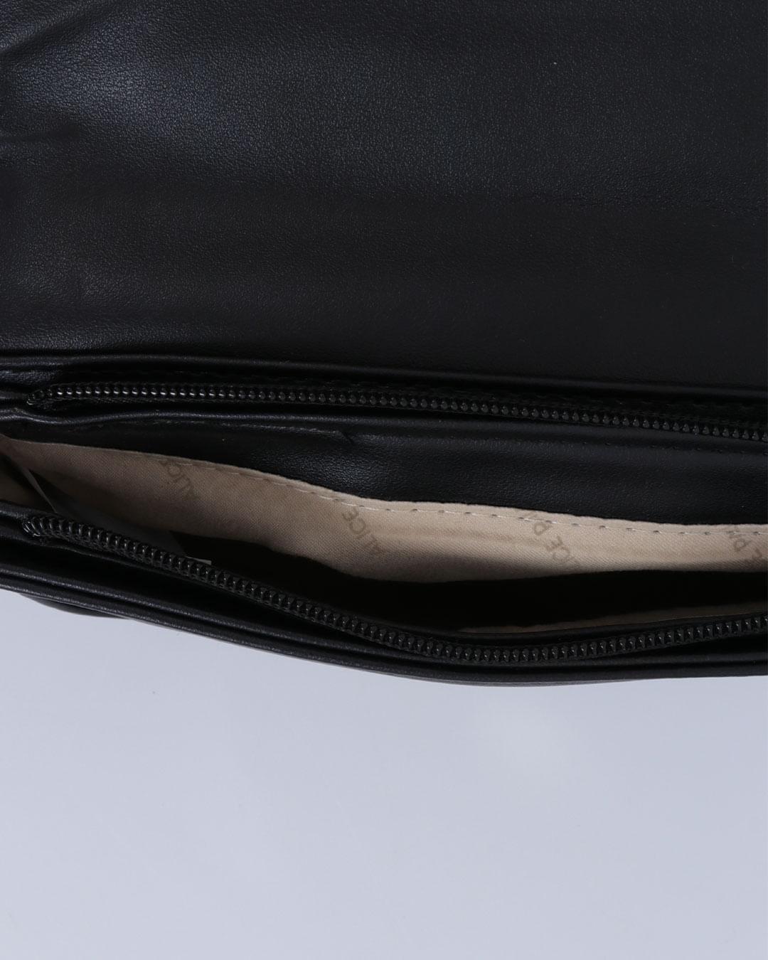 Bolsa-Peq-Transversal-Al12001---Preto