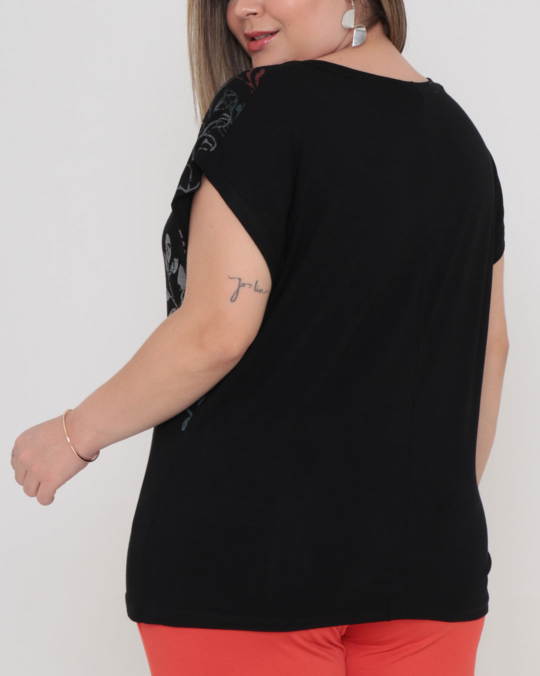 Blusa-945902t-Estampa-Decote---Preto