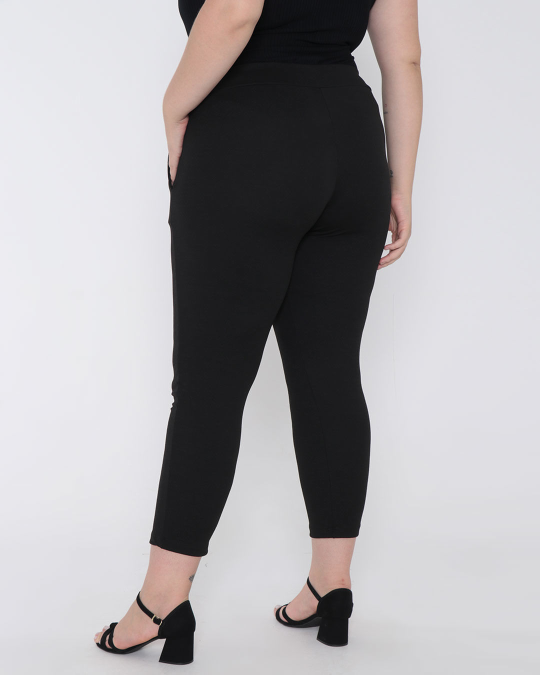 Calca-152-Cenoura-Com-Bolso---Preto