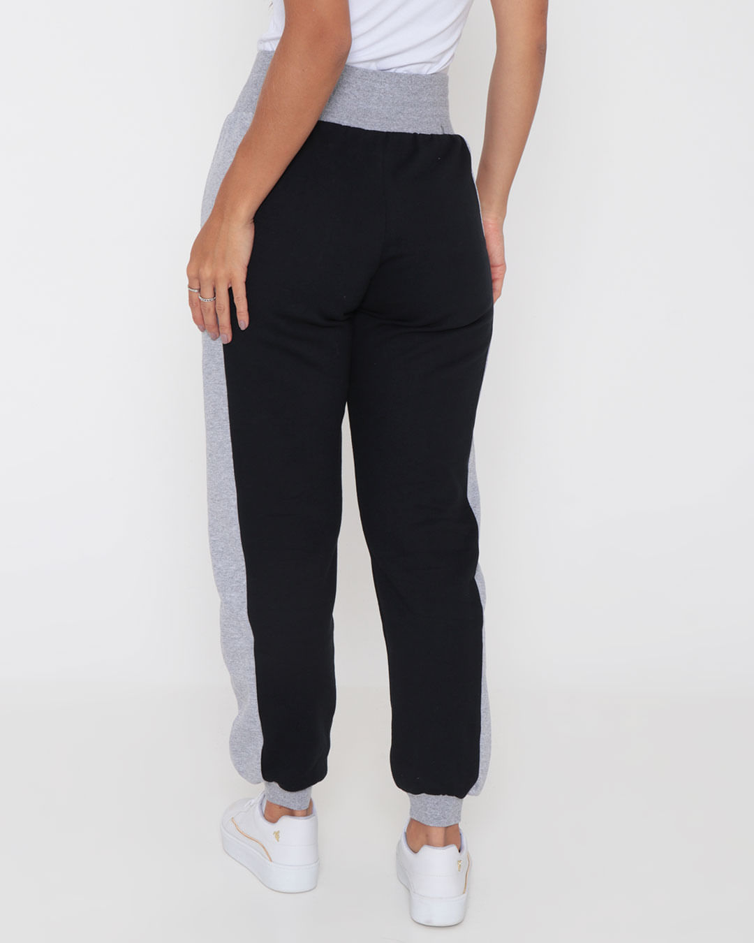 Calca-Moletom-Detalhe-No-Cos-65074---Preto