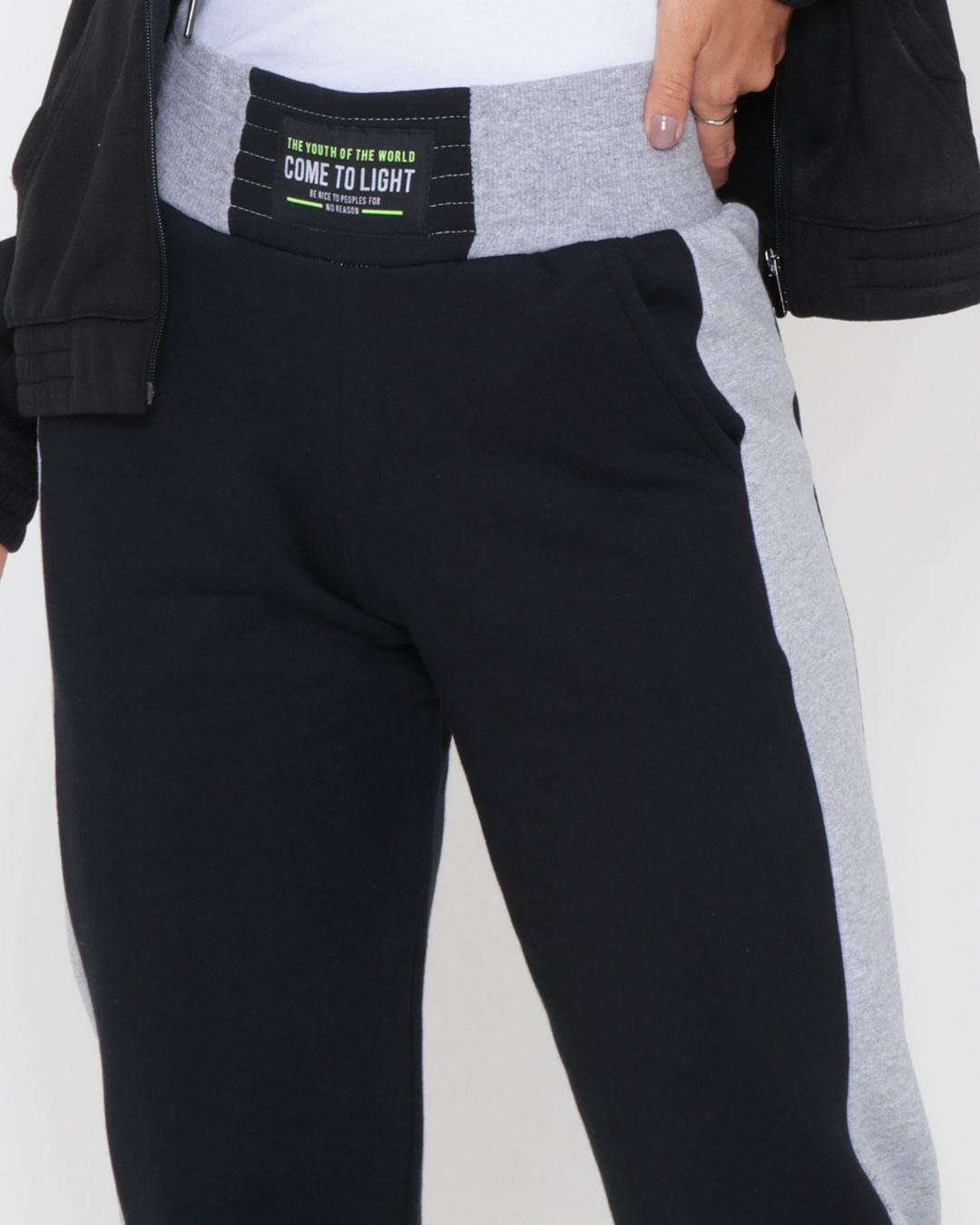 Calca-Moletom-Detalhe-No-Cos-65074---Preto