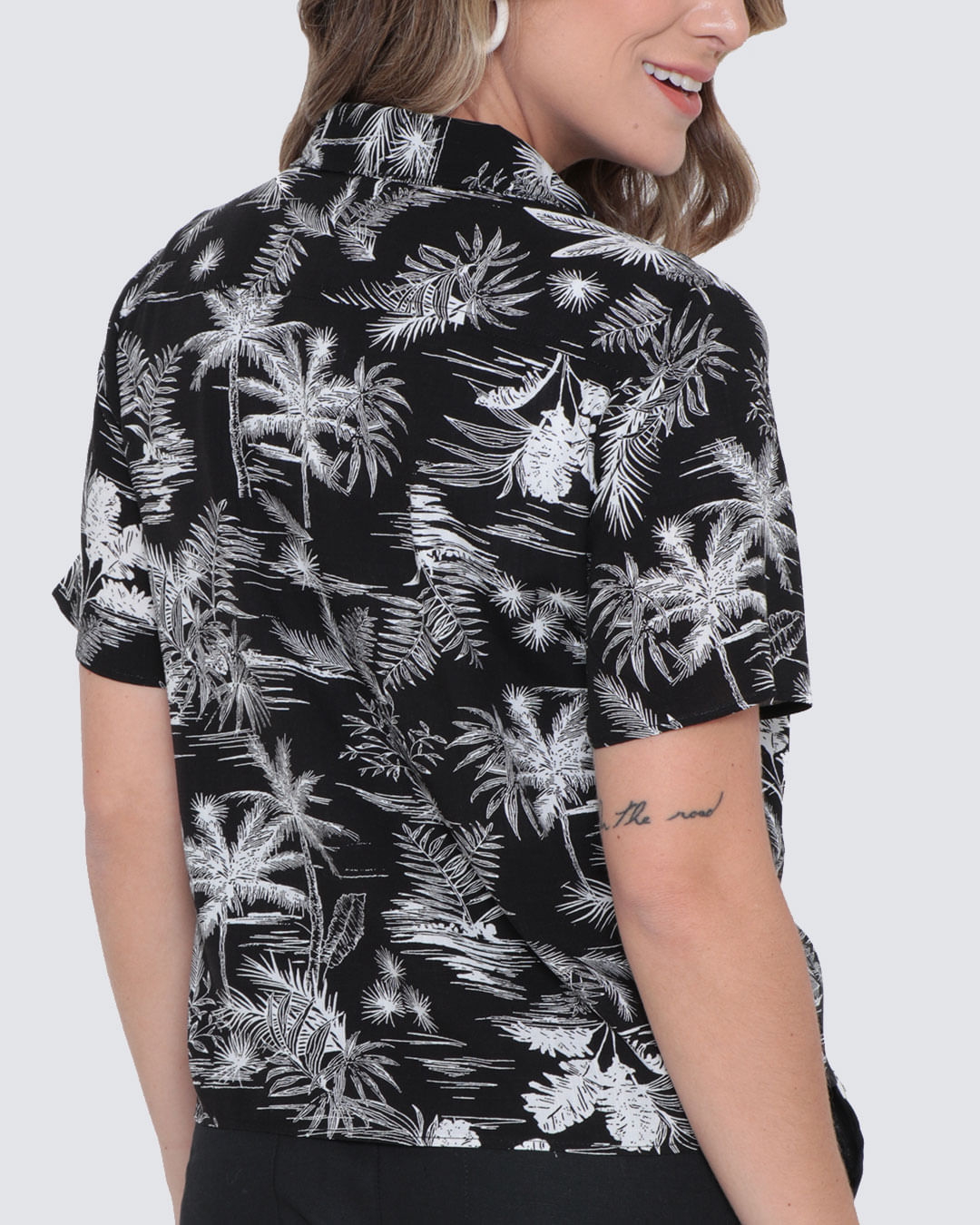 Camisa-Cropped-Estampada-8271---Preto-Floral