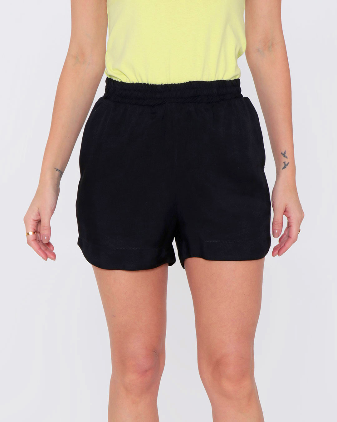 Short-2023144-C-Bolso-Lateral---Preto