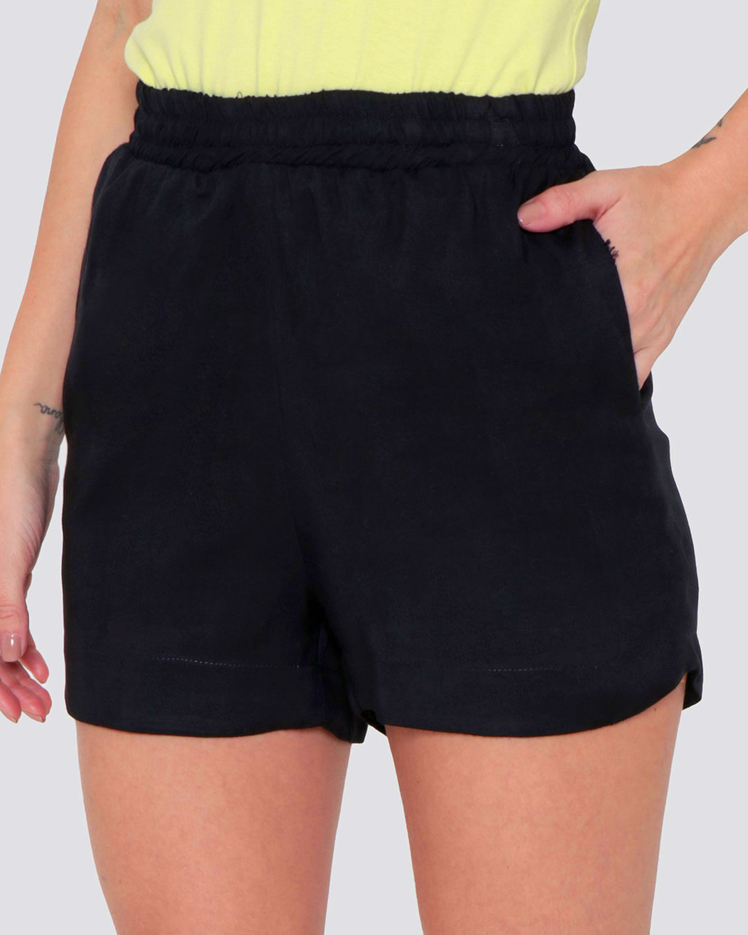 Short-2023144-C-Bolso-Lateral---Preto