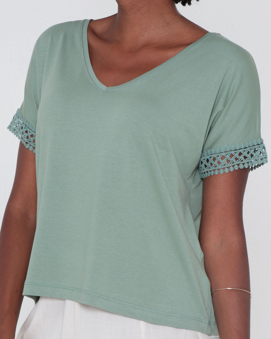 Blusa-Pl60-Decote-V-Detalhe-Manga---Verde-Claro