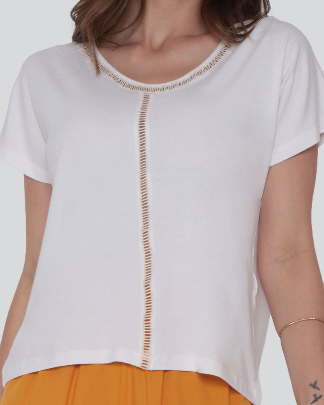 Blusa-Pl58-Com-Detalhe-Decote-E-Frente---Off-White