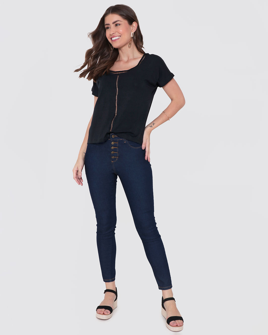 Blusa-Pl58-Com-Detalhe-Decote-E-Frente---Preto