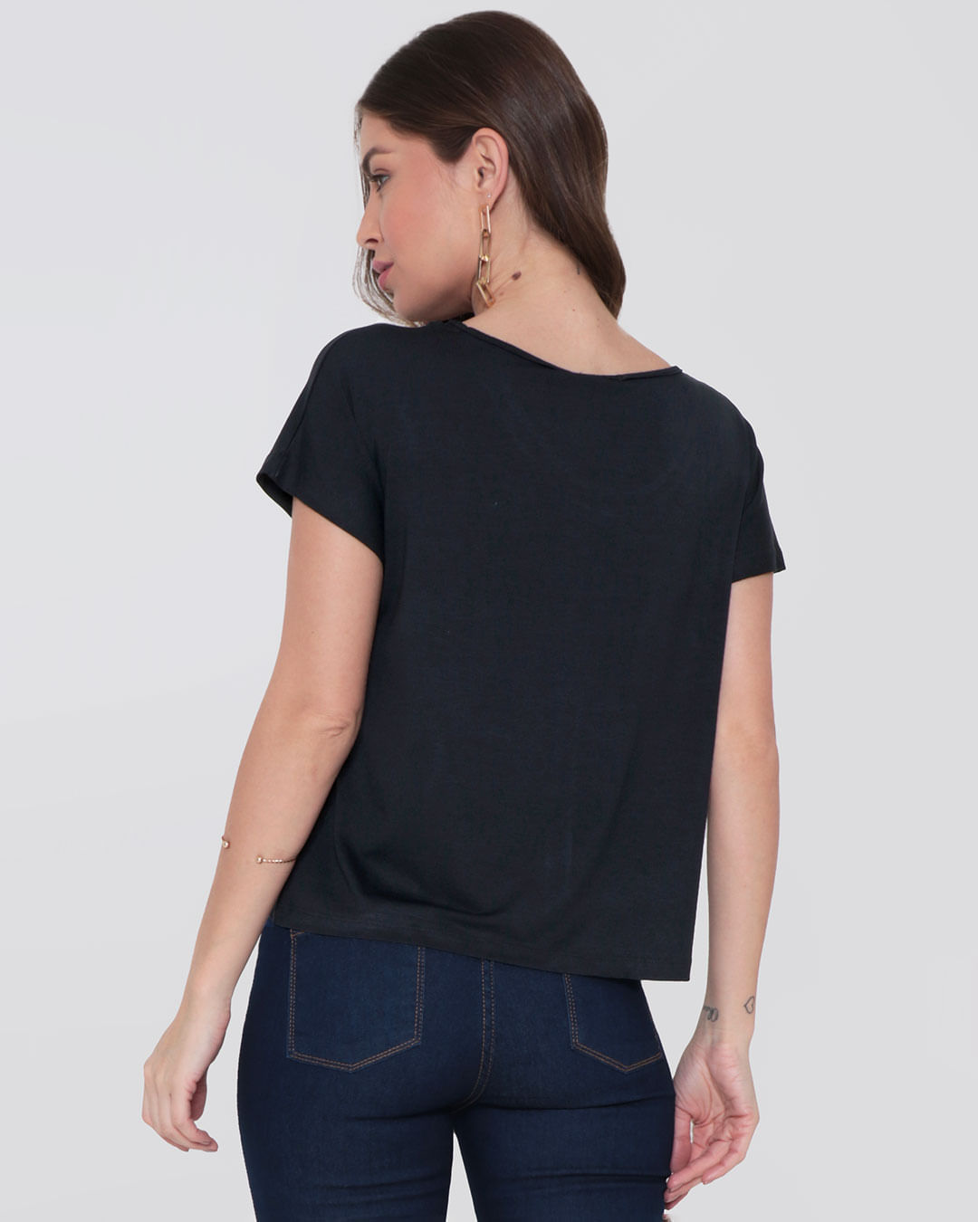 Blusa-Pl58-Com-Detalhe-Decote-E-Frente---Preto