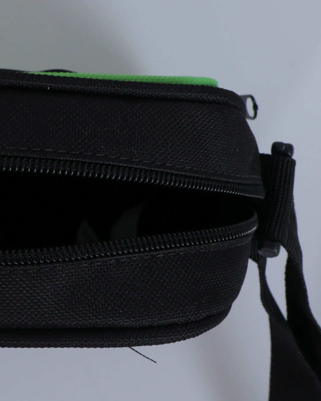 Bolsa-Transversal-Criancas-Info---Preto