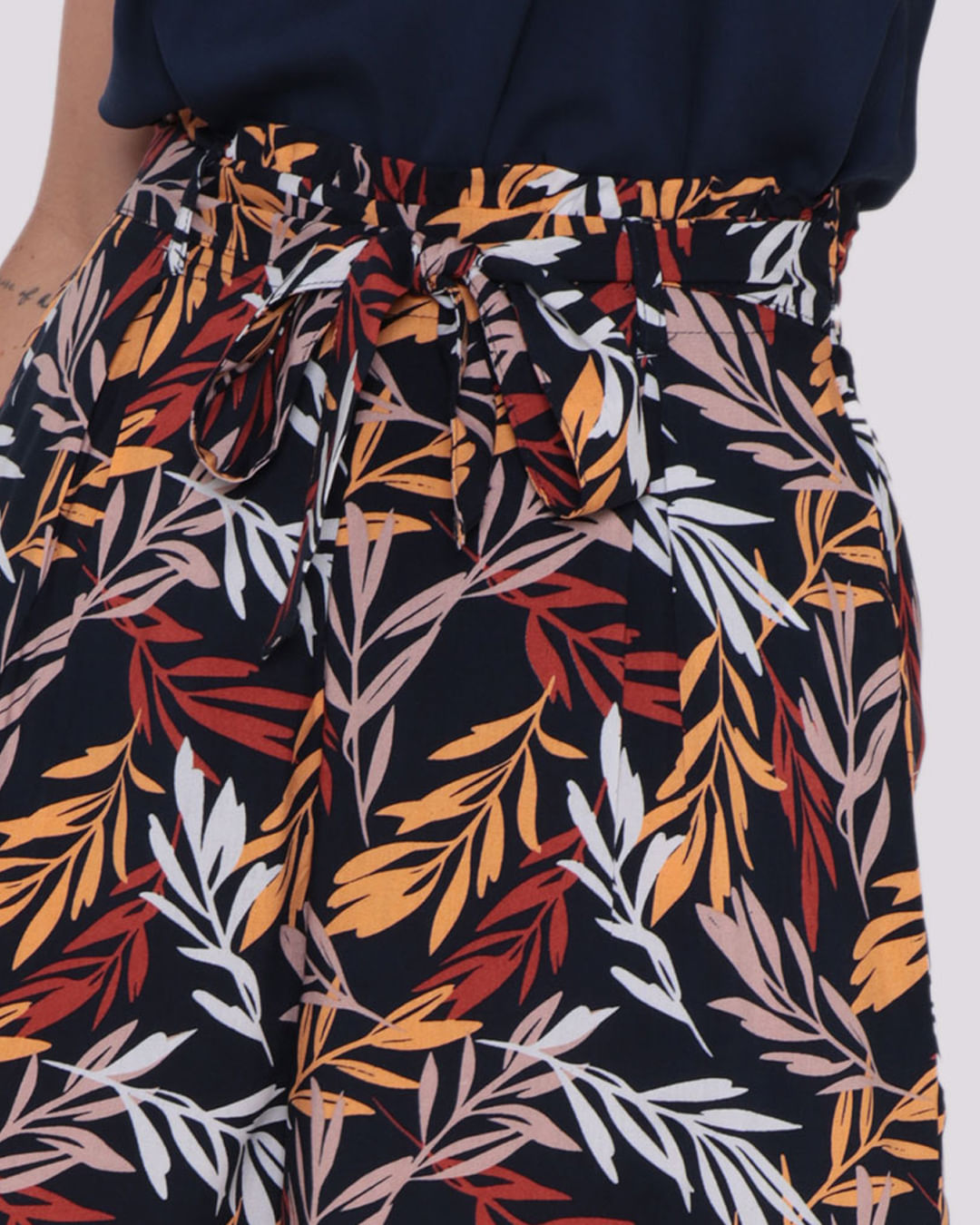 Short-430124-C-Amarracao-22---Marinho-Floral