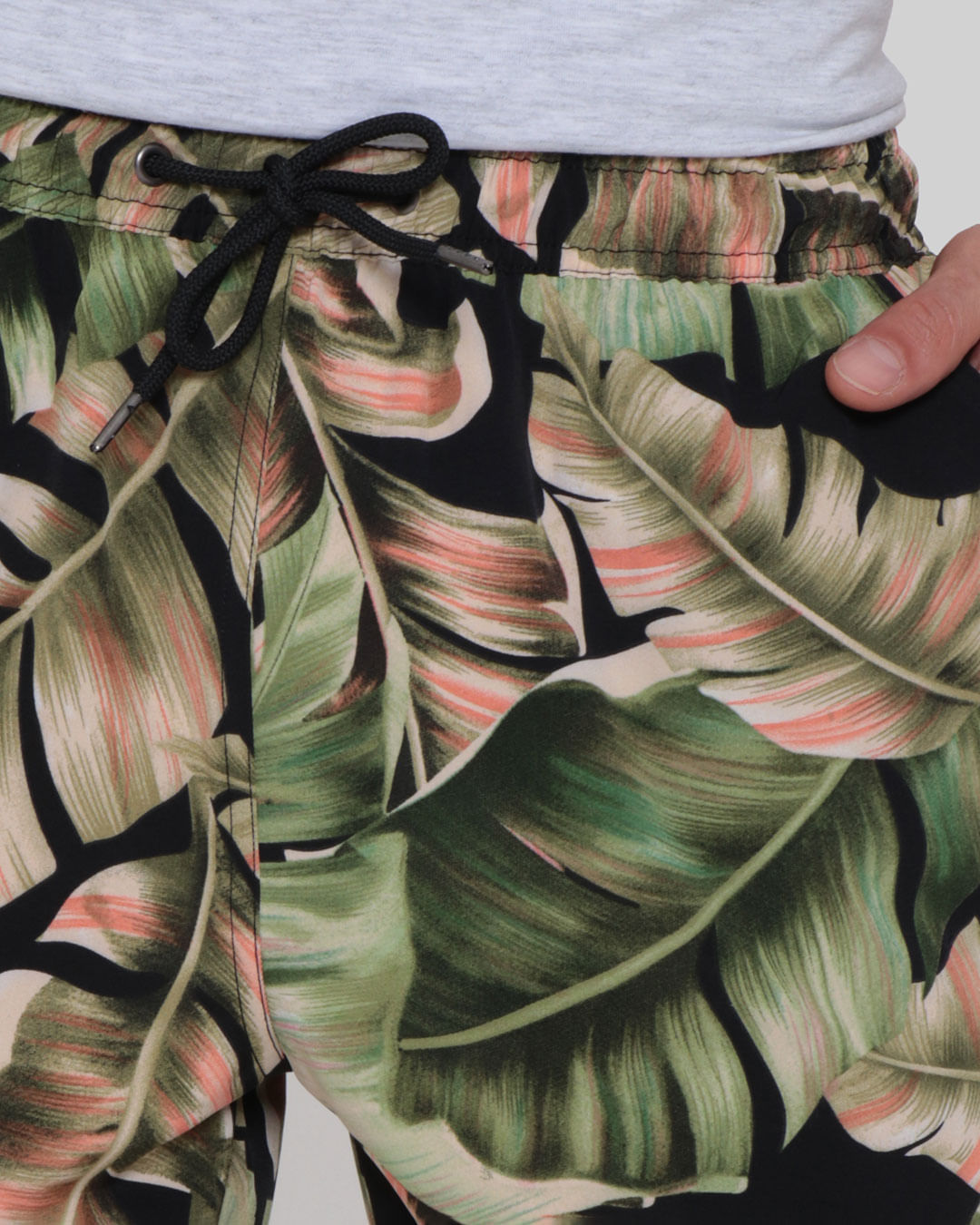 Short-Folhagem-Fundo-Pto-Pp4-214529---Preto-Floral