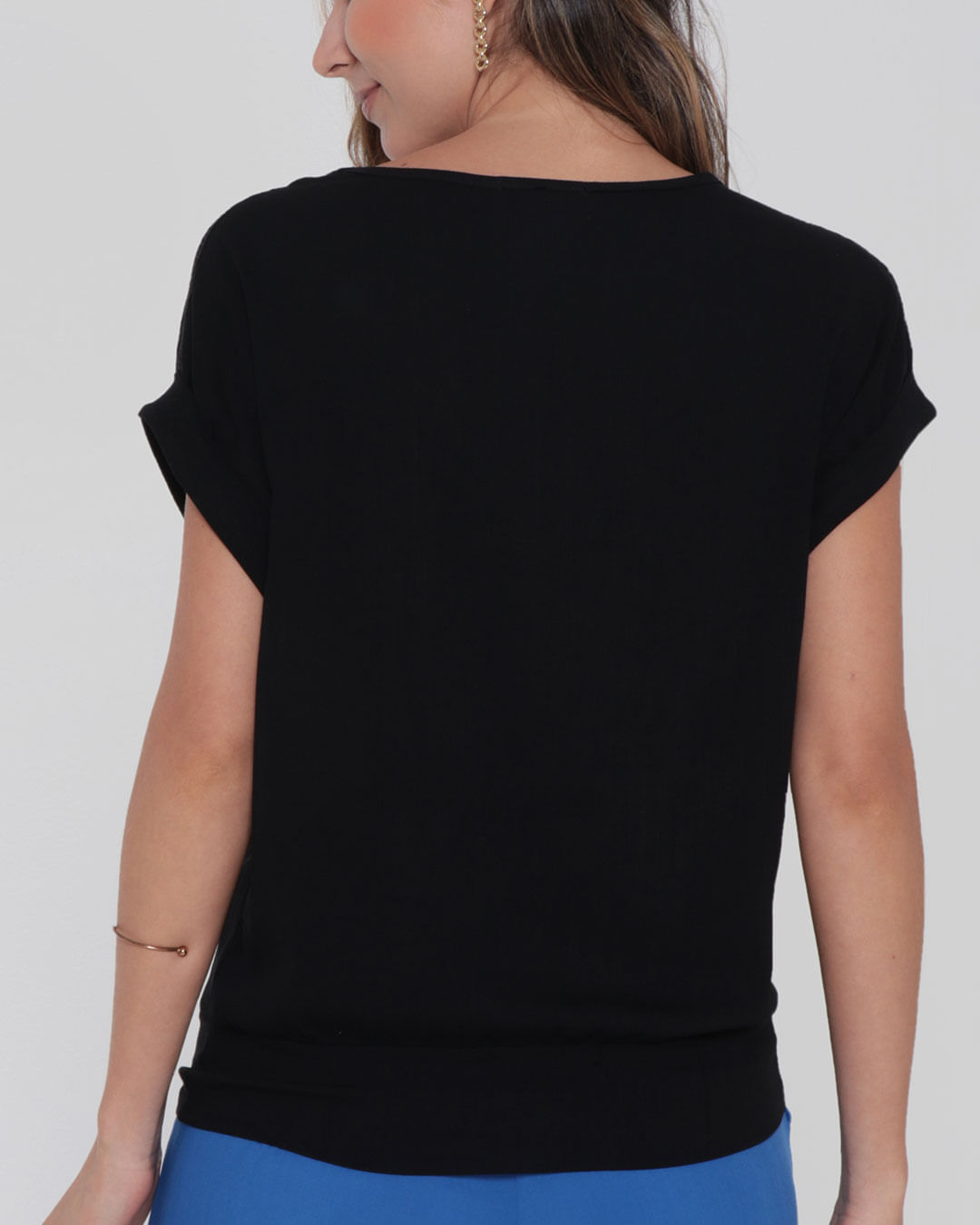 Blusa-2835-Decote-V-C-Detalhe-Ombro---Preto
