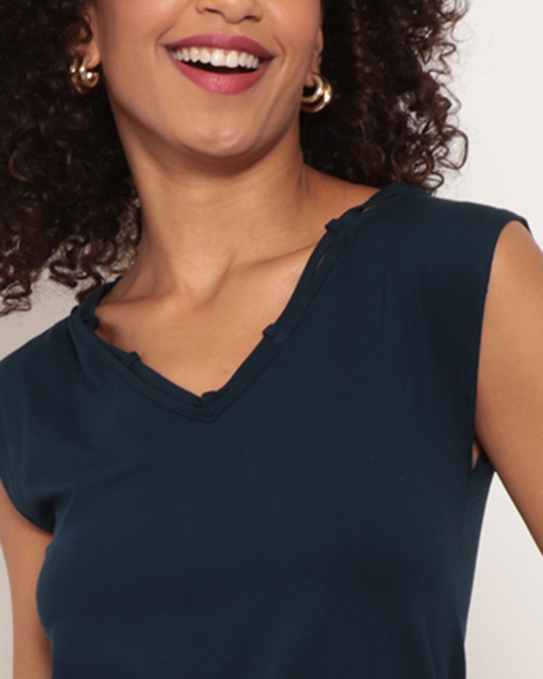 Blusa-5153-Detalhe-Decote---Marinho
