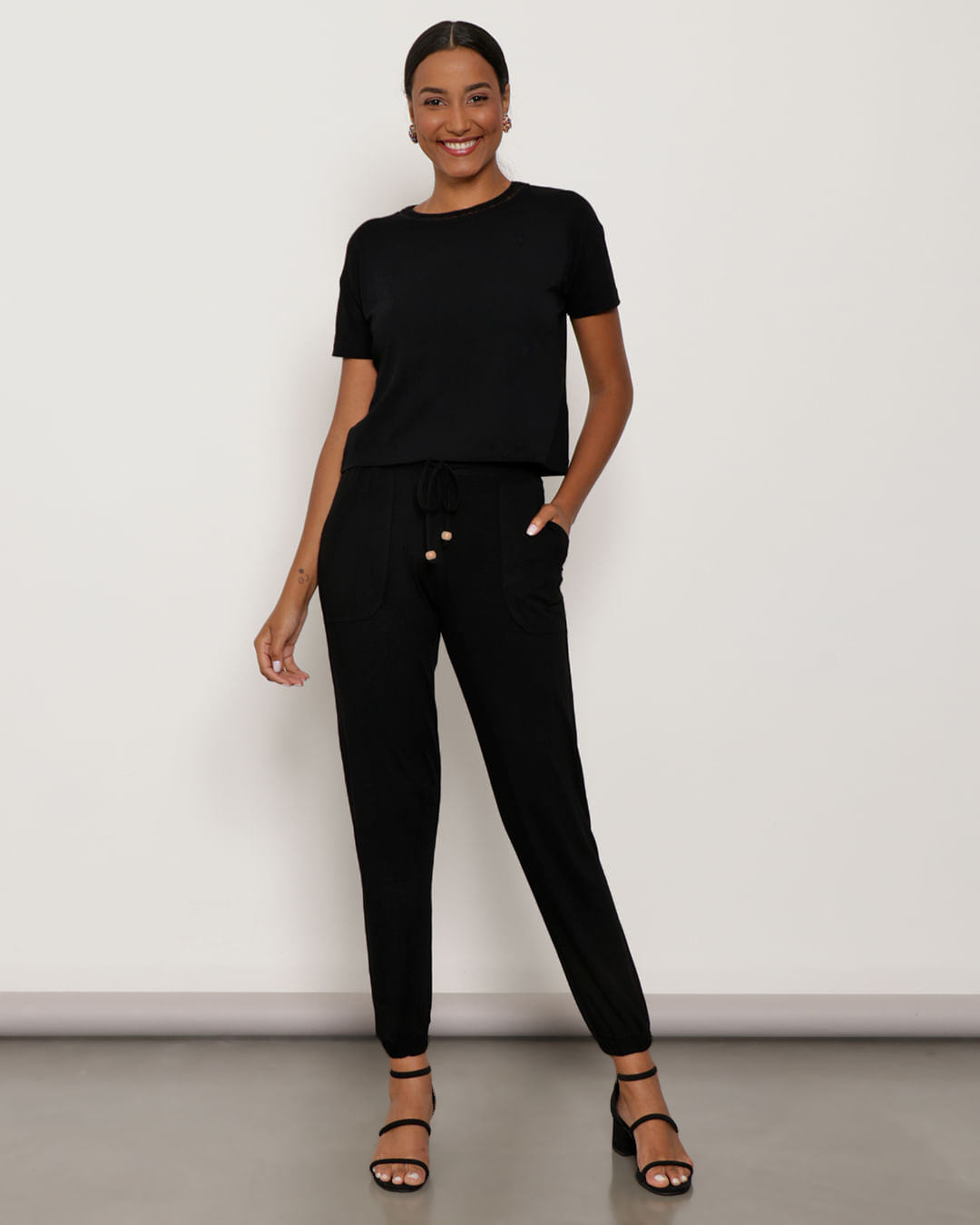 Blusa-Pl114-C-Detalhe-Gola---Preto