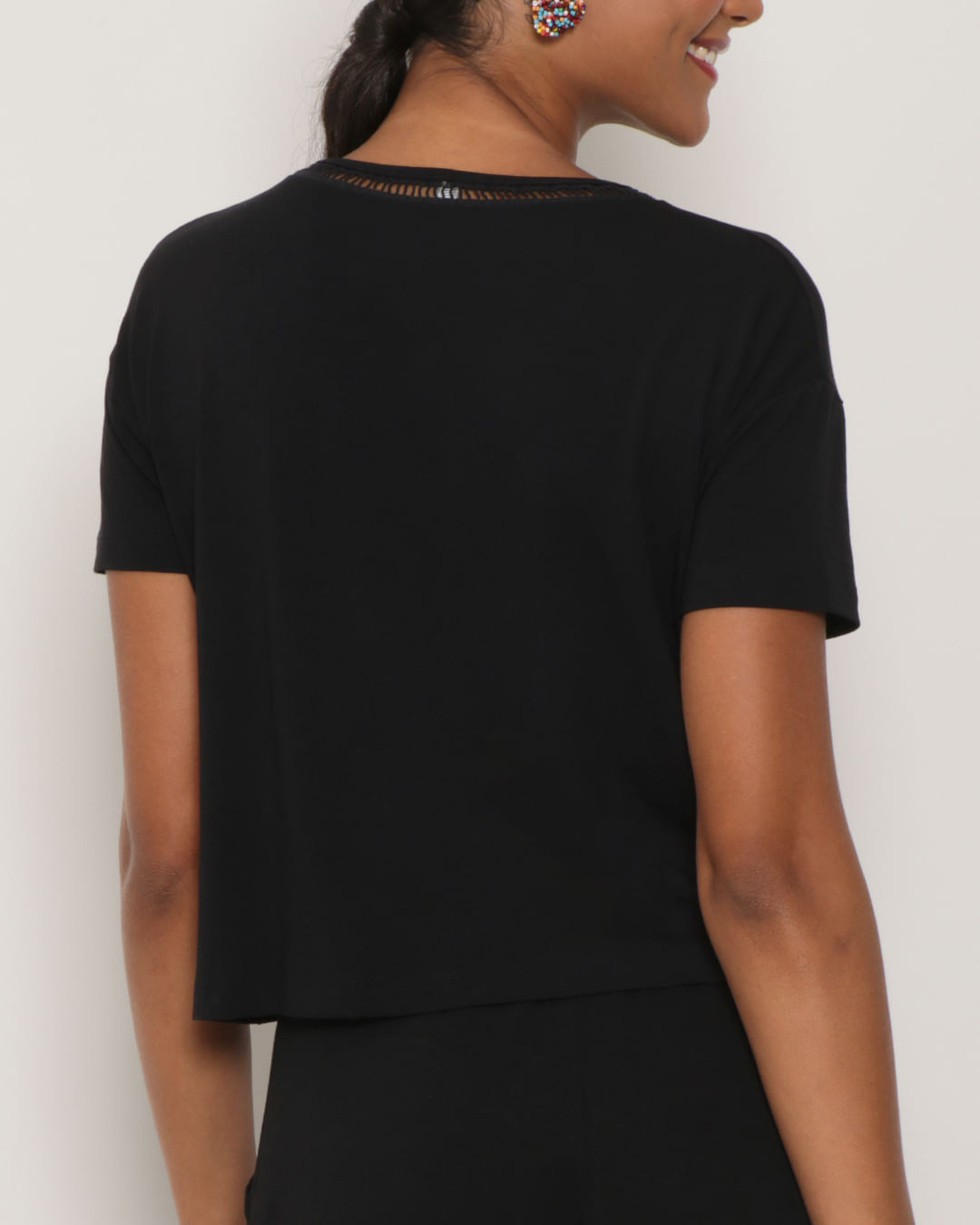 Blusa-Pl114-C-Detalhe-Gola---Preto
