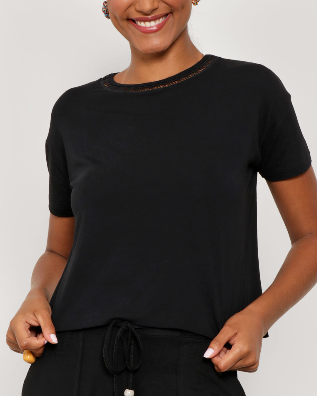 Blusa-Pl114-C-Detalhe-Gola---Preto