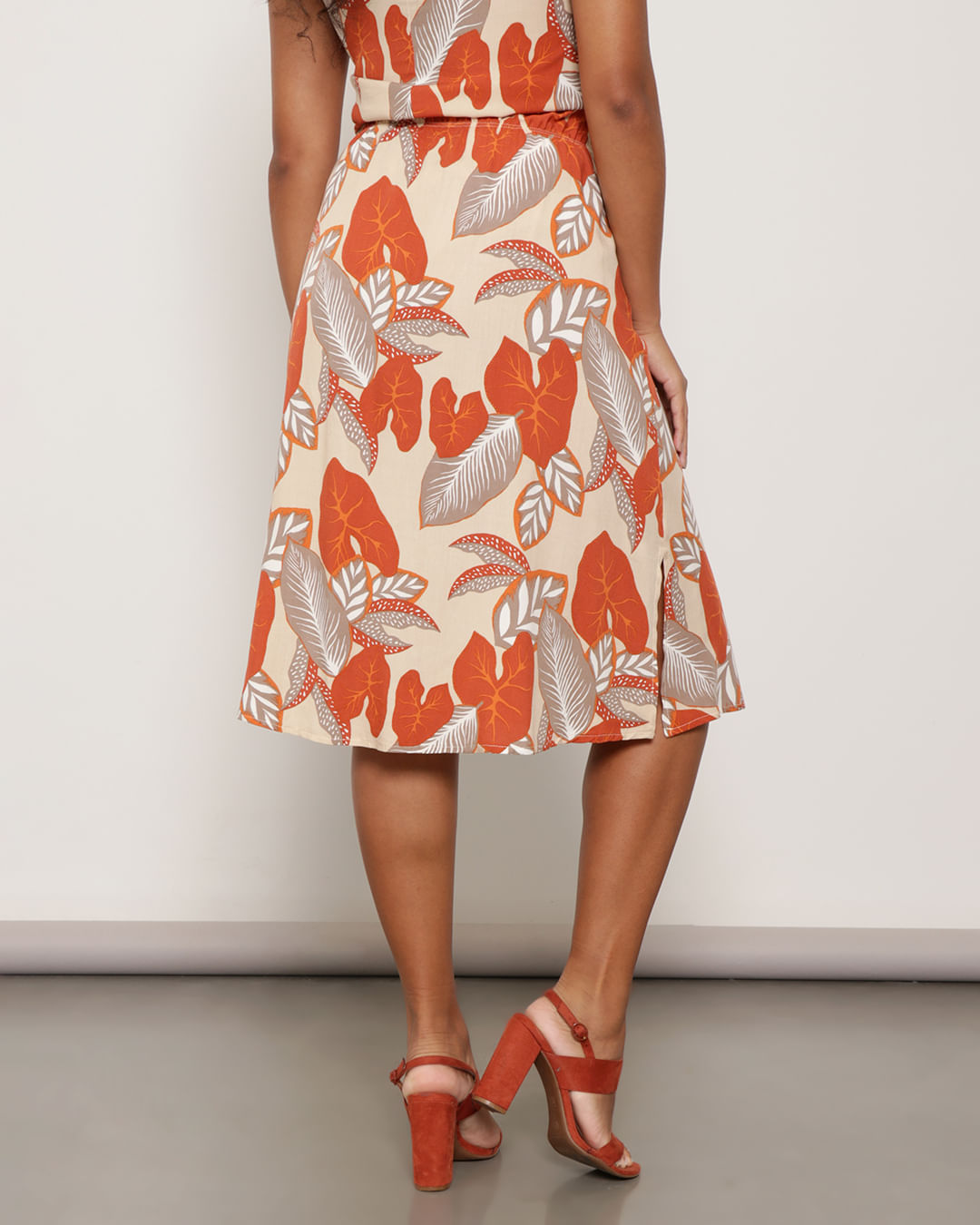 Saia-9105re-Estampada-C-Botoes---Bege-Floral