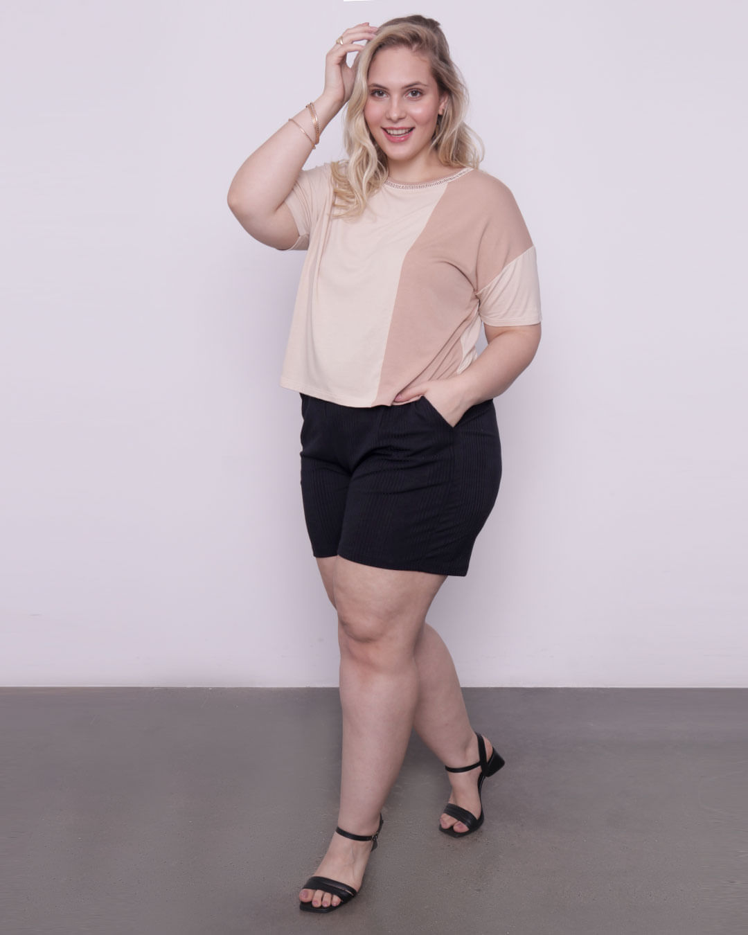 Blusa-Mc-Pl114-Bicolor-Det-Avmto-Decote---Bege-Medio
