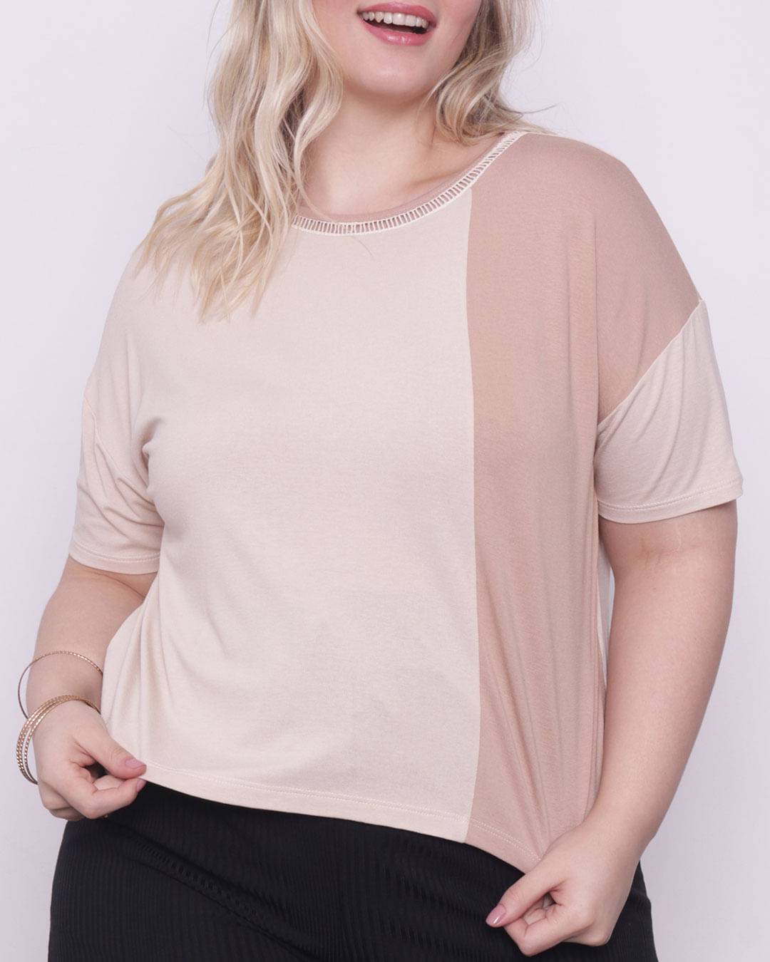 Blusa-Mc-Pl114-Bicolor-Det-Avmto-Decote---Bege-Medio