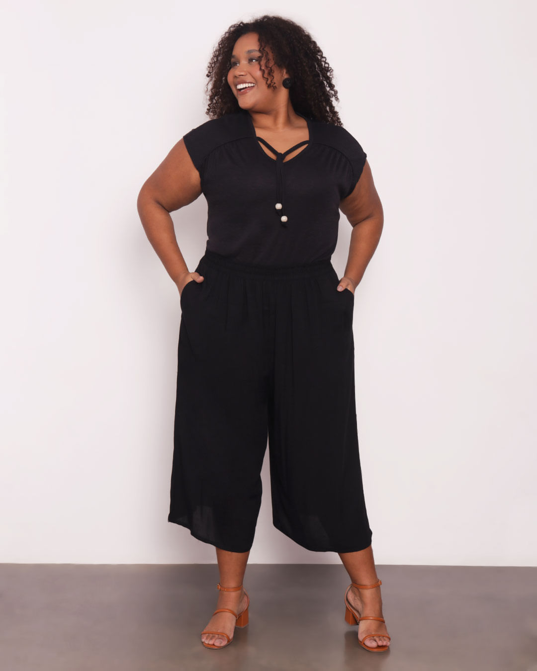 Blusa-7300644-Mc-Det-Amarracao-Decote---Preto