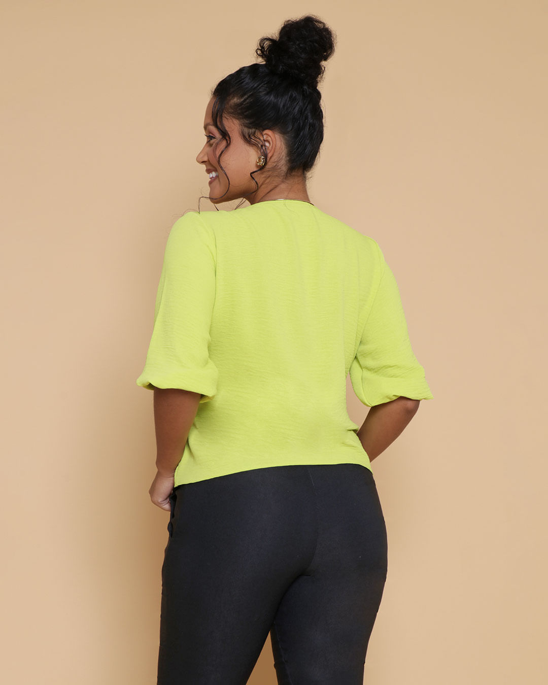 Blusa-4048-Manga-78-Decote-V---Verde-Neon