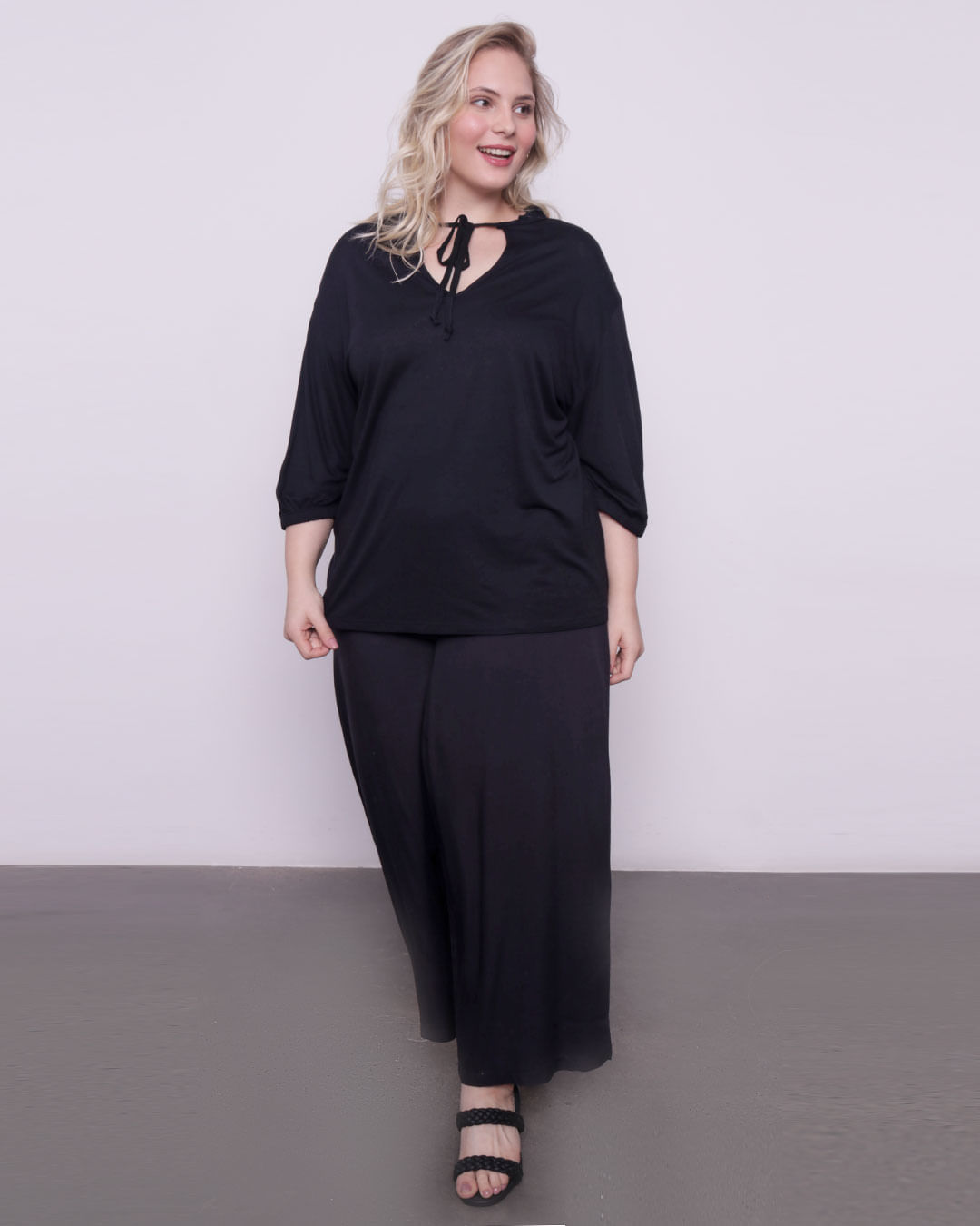 Blusa-Tt490-Mc-Dct-V-Amarr-Det-Babado---Preto