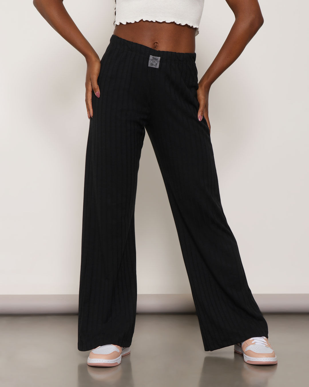 Calca-Canelada-Flare-25051---Preto