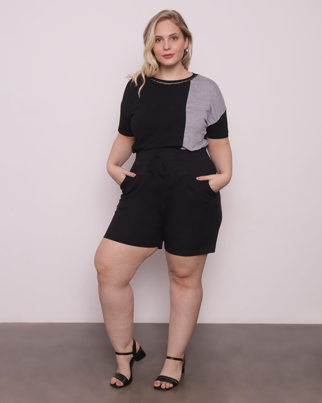 Blusa-Mc-Pl114-Bicolor-Det-Avmto-Decote---Preto