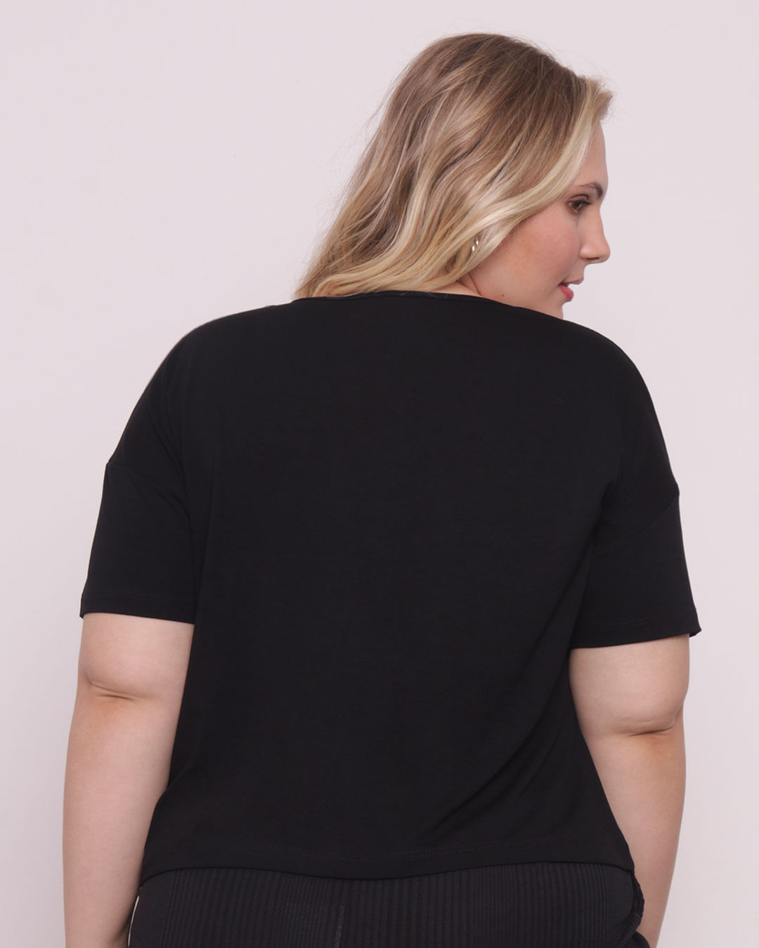 Blusa-Mc-Pl114-Bicolor-Det-Avmto-Decote---Preto