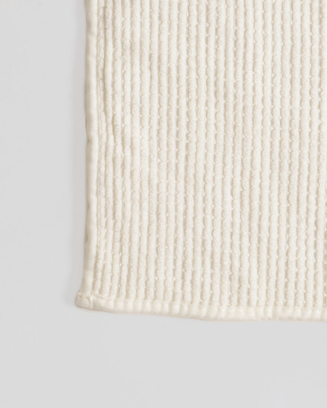 Tapete-Liso-Bolinha-38cmx58cm---Off-White