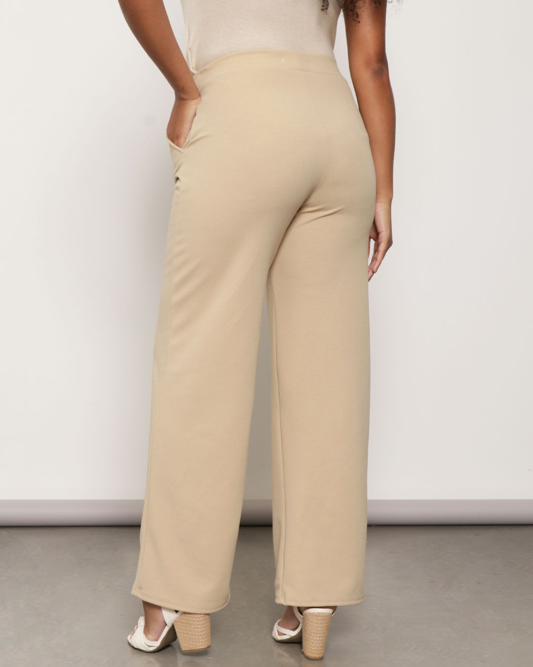Calca-Vs678-C-Bolsos-E-Friso-Frontal---Bege-Claro