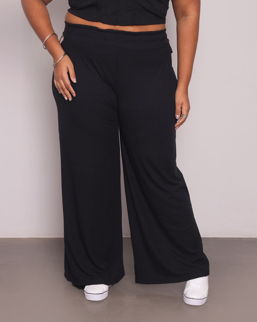Calca-9588t-Canelada-Cut-Out-Cintura---Preto
