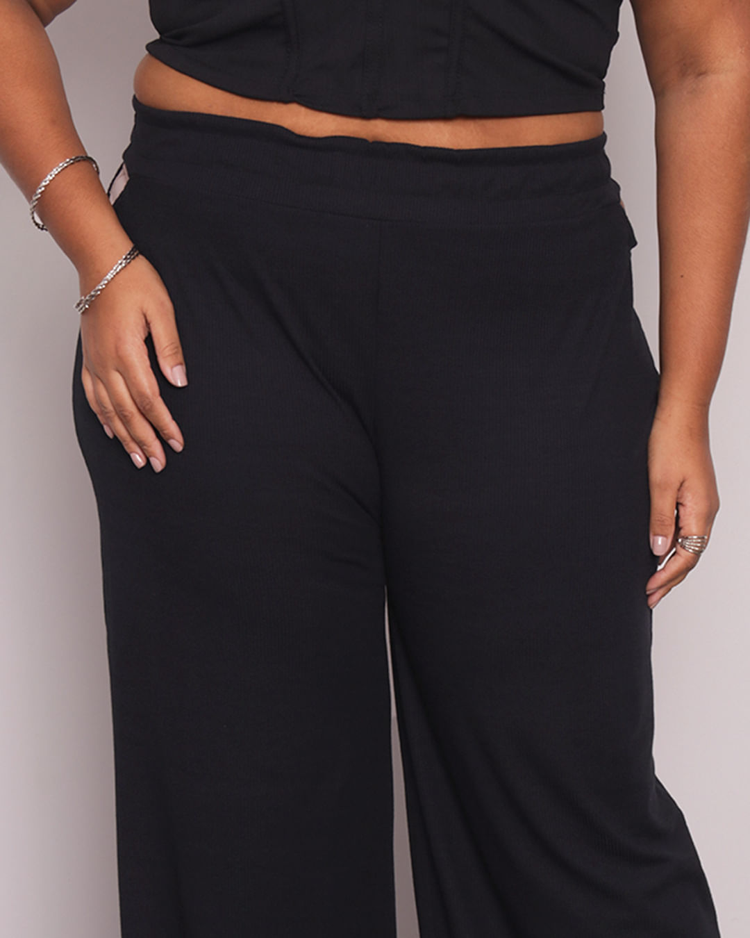 Calca-9588t-Canelada-Cut-Out-Cintura---Preto