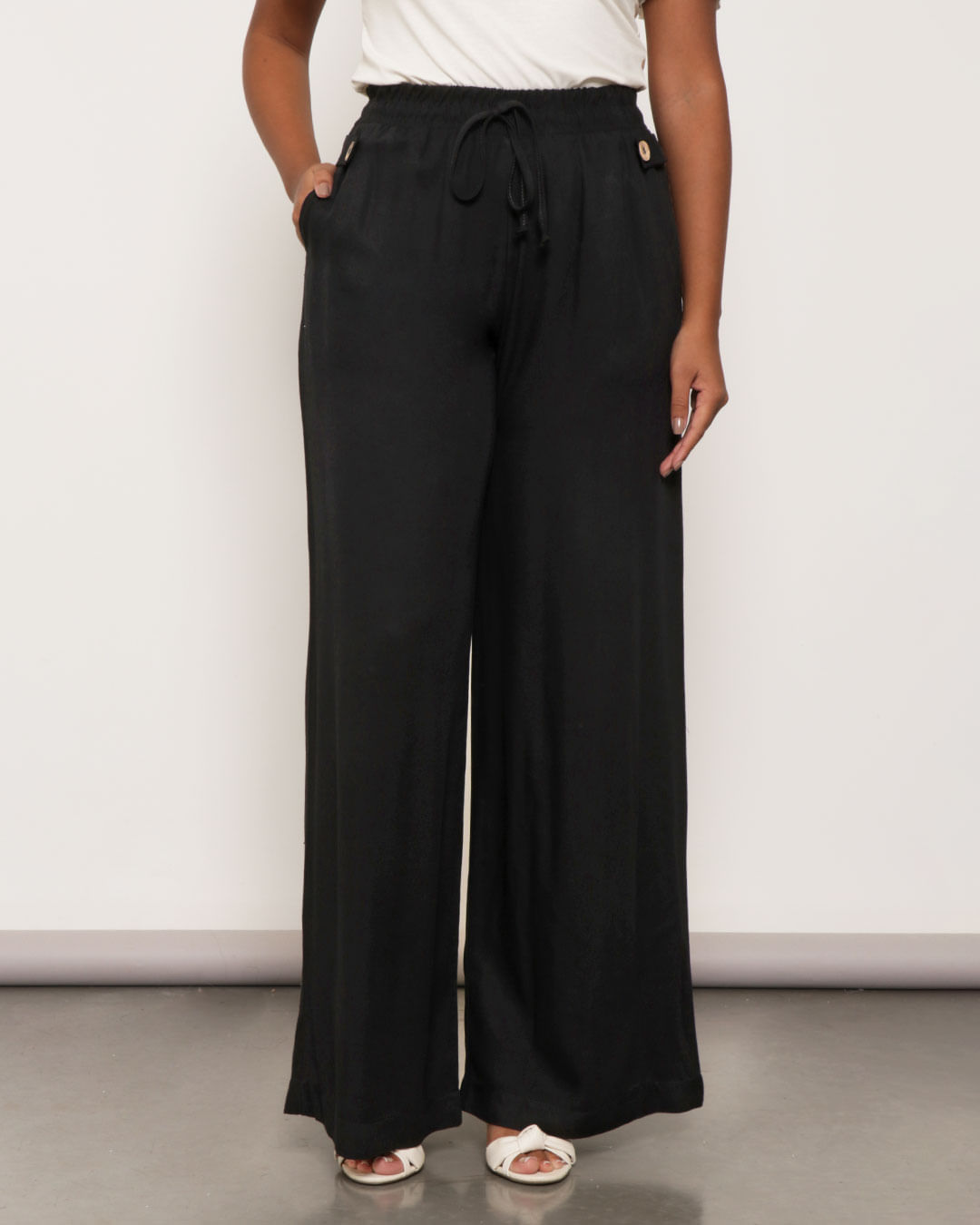 Calca-3023-C-Detalhe-Botoes---Preto
