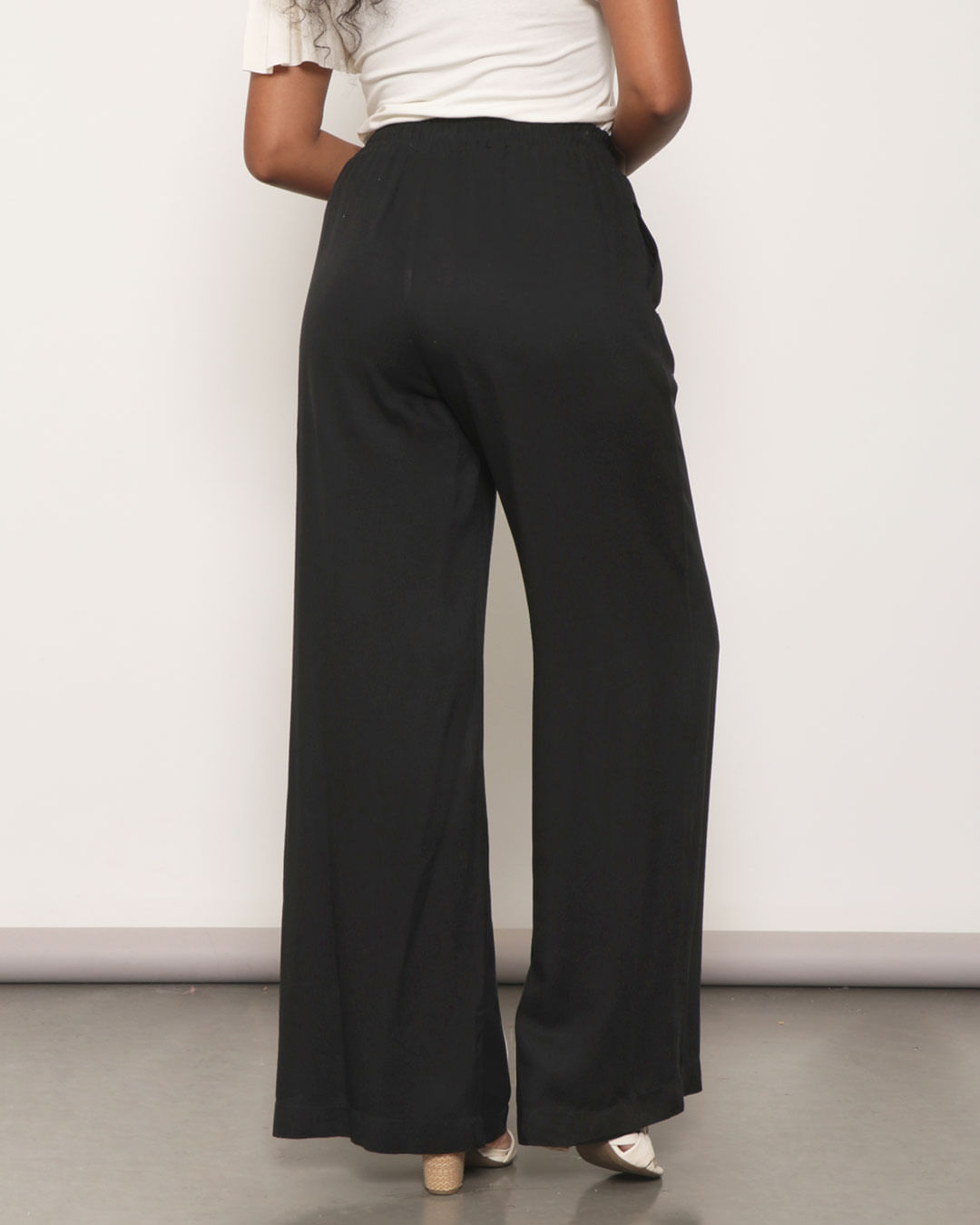 Calca-3023-C-Detalhe-Botoes---Preto