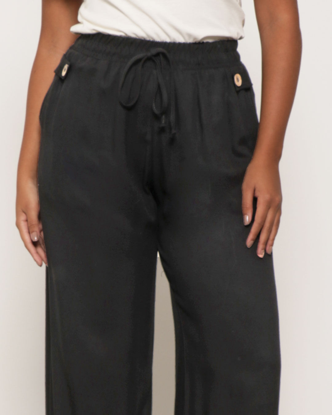 Calca-3023-C-Detalhe-Botoes---Preto
