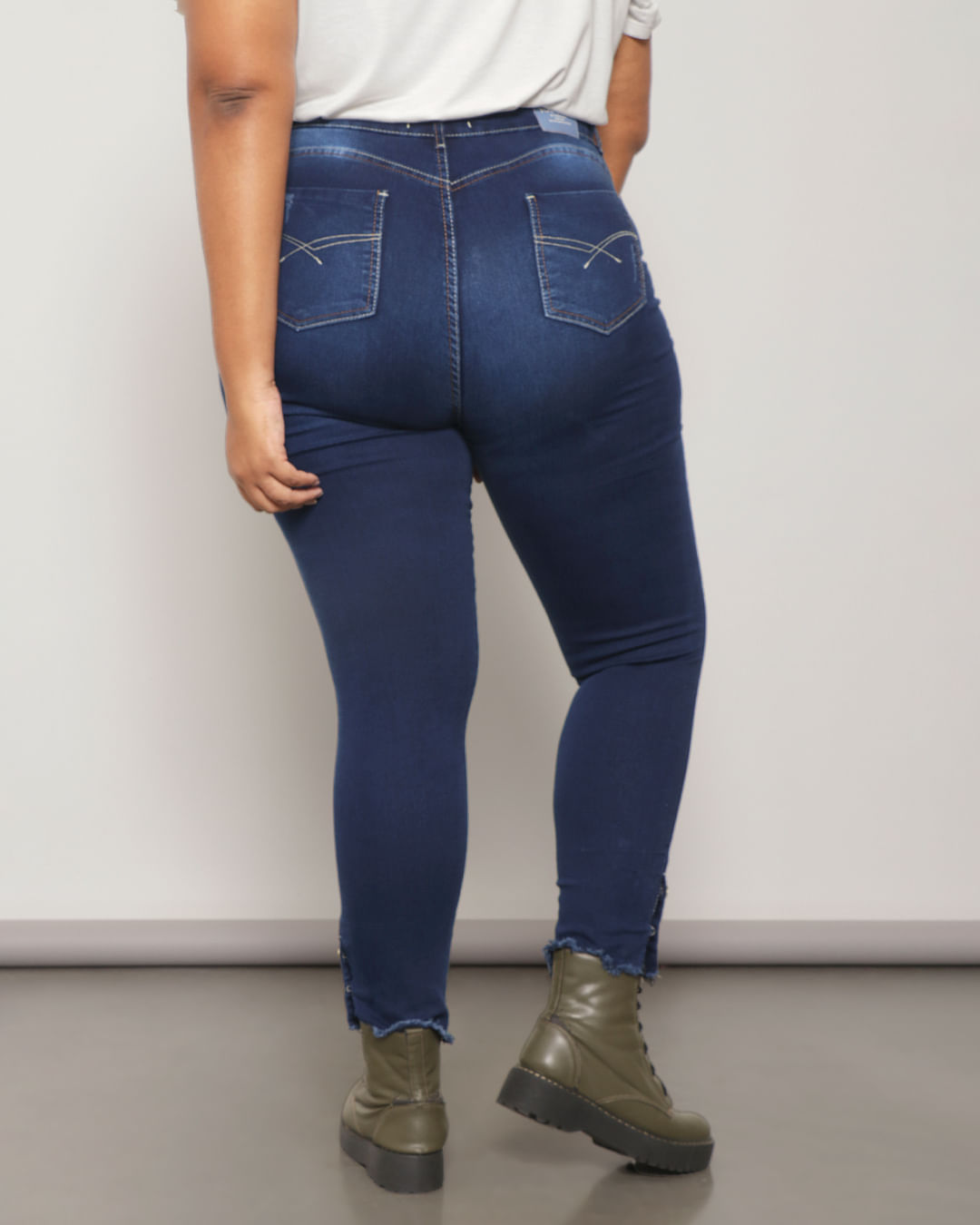 Calca-0925693-Jns-Esc-Bt-Barr-Desf-Fem-T---Blue-Jeans-Escuro